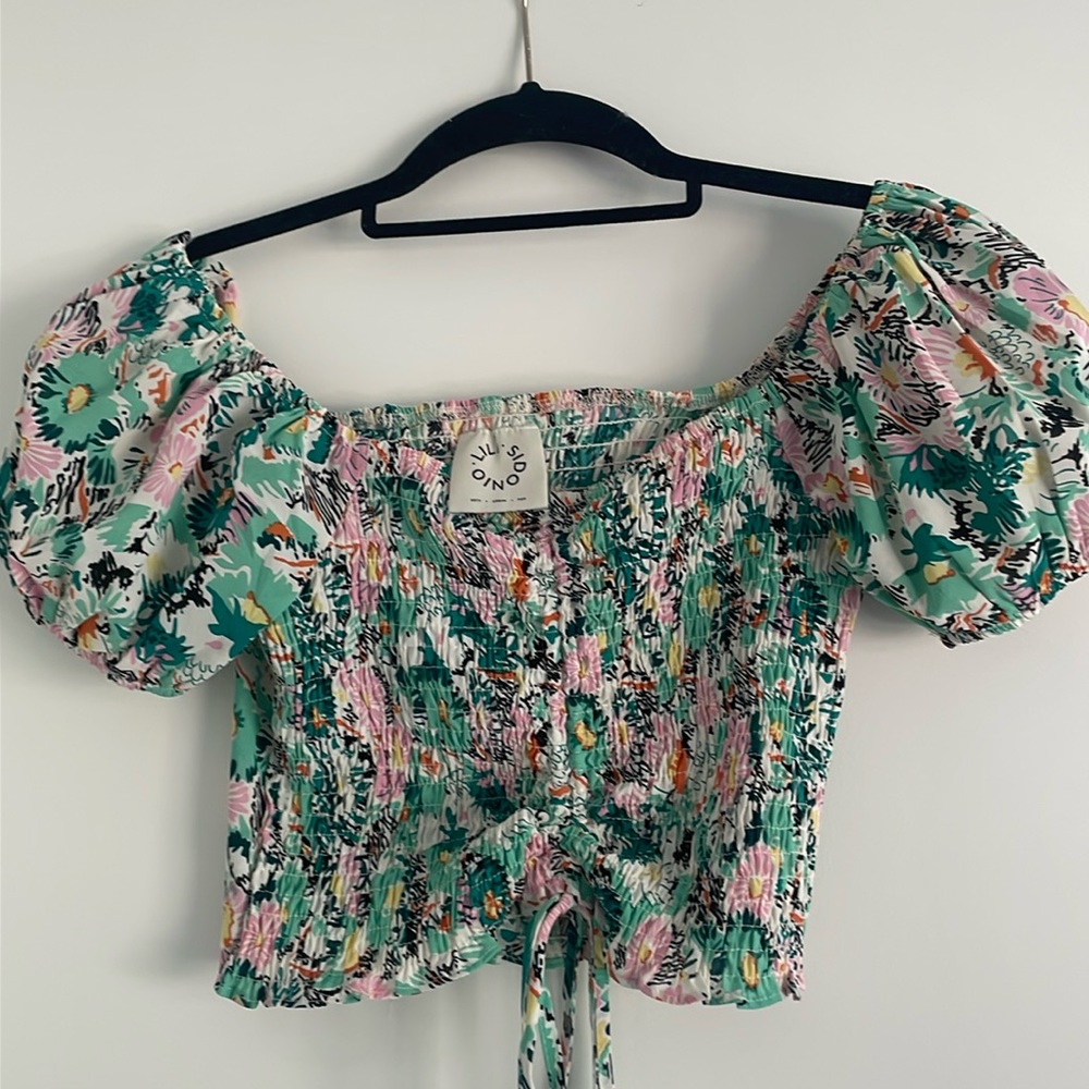 Floral smocked top, adjustable | fits like a small